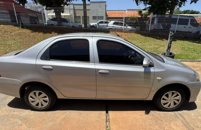 Toyota Etios 1.5 X Sedan 16v - Foto #10