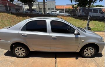 Toyota Etios 1.5 X Sedan 16v - Foto #10