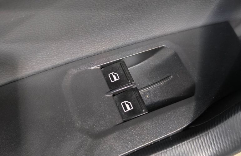 Volkswagen Polo 1.0 MPi Track - Foto #10