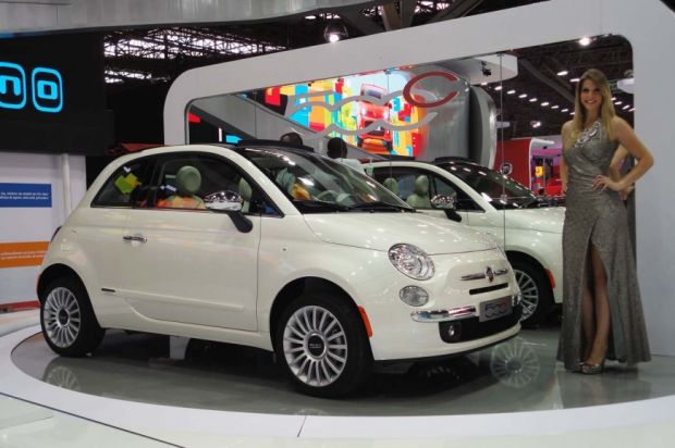 Salão de SP: Fiat aposta no 500 e traz Ferrari para seu estande