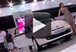 Vídeo: Fiat exibe as versões Cabrio e Gucci do 500