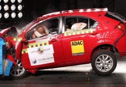 Carros vendidos no brasil são avaliados no Crash Test
