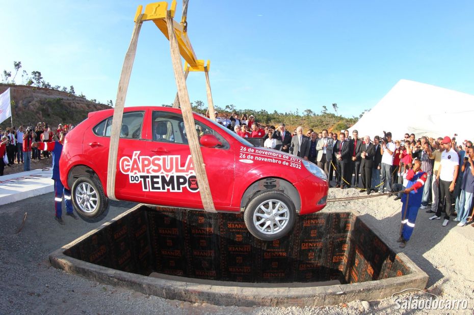 JAC inaugura pedra fundamental e enterra carro em Camaçari