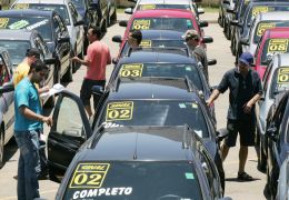Carros usados cada vez mais desvalorizados no Brasil