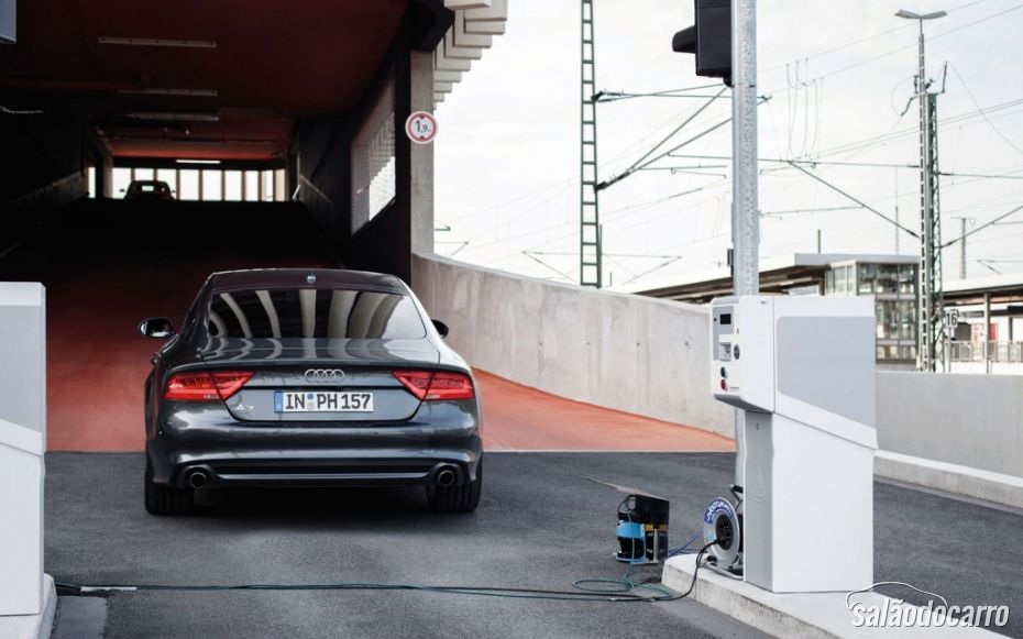 Sistema da Audi faz carro sair sozinho para buscar dono