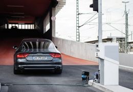 Sistema da Audi faz carro sair sozinho para buscar dono