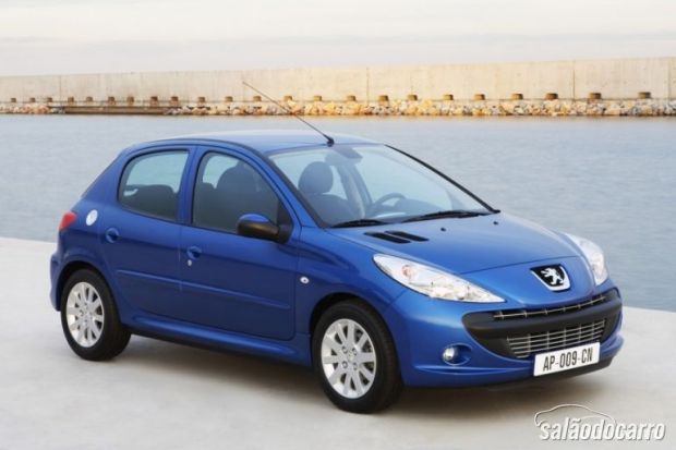 Peugeot amarga queda de 16% nas vendas