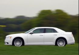 Chrysler convoca recall para modelo 300 no Brasil
