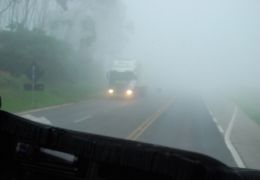 Dicas para dirigir com neblina