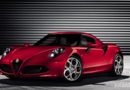 Alfa Romeo 4C aposta na esportividade em 2014