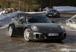 Porsche 911 GTS é flagrado em testes