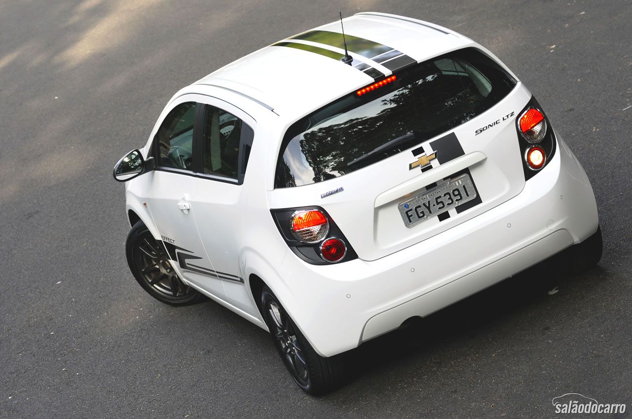 Carros na Web, Chevrolet Sonic Effect 1.6 AT 2014