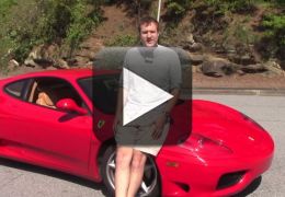Dono de Ferrari convida 20 amigos pra dirigir seu carro e filma as reações