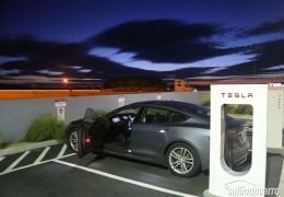 Carro elétrico da Tesla Motors percorre 19.000 km com 4.000 quilowatts-hora de energia