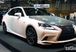 Lexus apresenta sedã IS 25 Aniversario no Madrid Auto Show