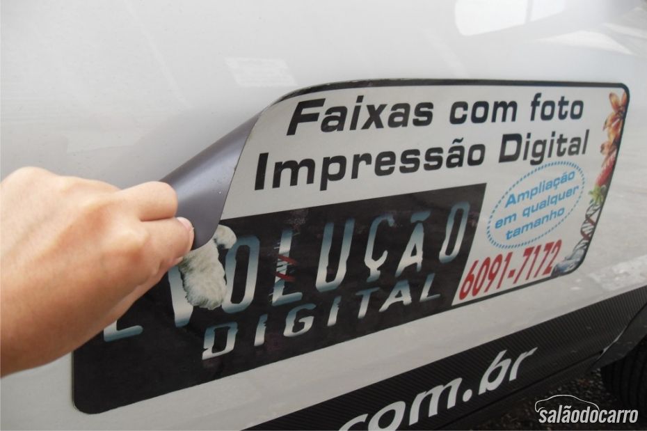 Como retirar adesivos do seu carro - Dicas - Salão do Carro