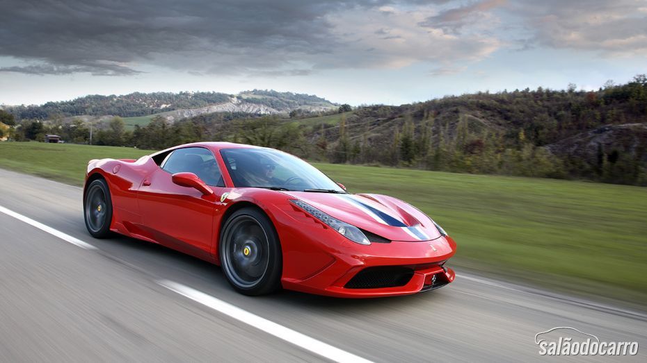 Ferrari 458 Italia ganhará facelift em 2015