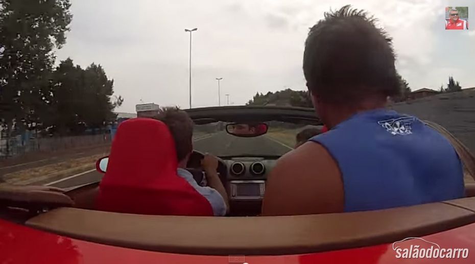Vídeo mostra possível comprador batendo Ferrari durante Test drive