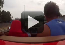 Vídeo mostra possível comprador batendo Ferrari durante Test drive