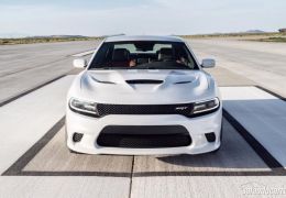 Dodge Charger SRT Hellcat é o sedan mais potente do mundo