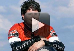 Vídeo mostra motorista cego batendo próprio recorde de velocidade