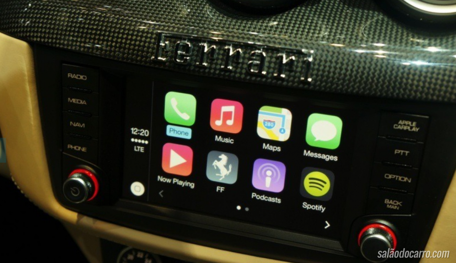 Confira demonstração do Apple CarPlay em uma Ferrari