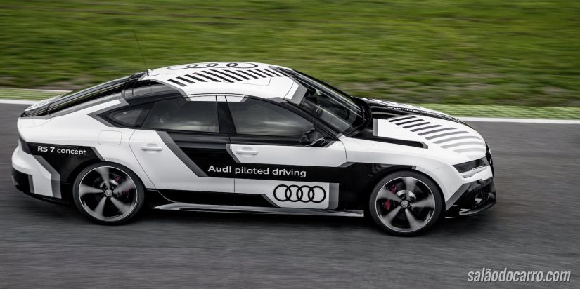 Audi divulga imagens do RS7 correndo em pista de F1 sem piloto