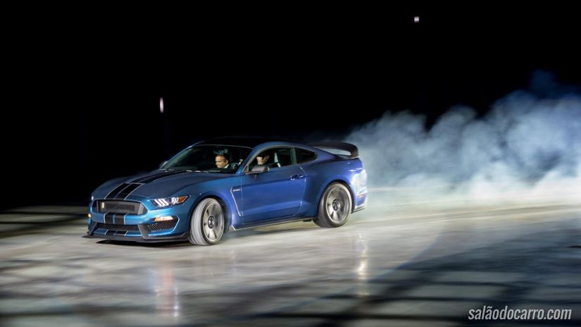 Ford apresenta Mustang GT350R