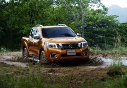 Terceira geração da Nissan Frontier é testada no México