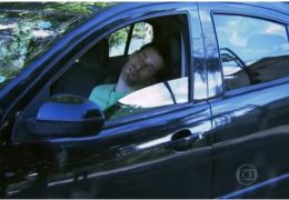 Motorista dorme no trânsito e cria uma fila de carros