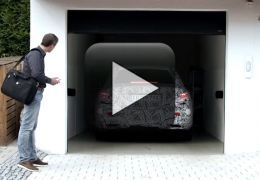 Mercedes apresenta seu sistema de estacionamento remoto
