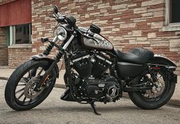 Harley-Davidson lança Dark Custom