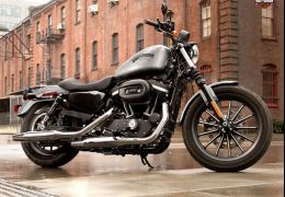 Harley Iron 883 chega com visual arrasador