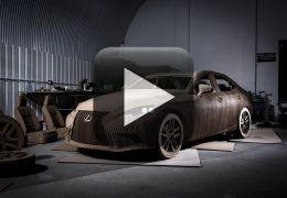 Confira um Lexus IS feito de papelão