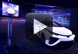 Atores de “De Volta para o Futuro” se reencontram no novo Mirai
