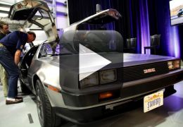 Universidade cria carro semelhante ao veículo do filme “De Volta para o Futuro”