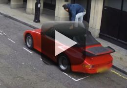 Homem tenta furtar Porsche de uma forma inusitada