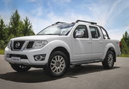 Nissan Frontier recebe linha 2016