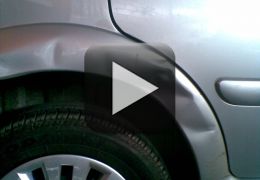 Vídeo curioso mostra como arrumar amassados de carro com água quente e um martelo