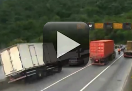 Flagrante mostra caminhão desgovernado em rodovia