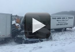 Vídeo mostra acidentes envolvendo 40 carros no total