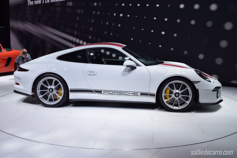 Porsche lança 911 R com câmbio manual