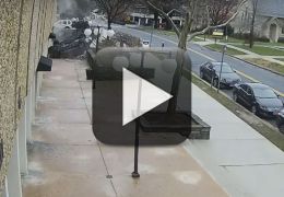 Câmeras flagram carro caindo de estacionamento