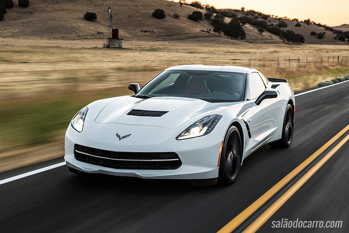 Novo Corvette pode ter motor central traseiro