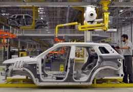 Land Rover inaugura fábrica em Itatiaia, no Rio