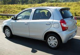 Toyota Etios sofre reajuste na linha automática