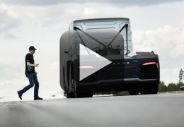 Caminhão consegue quebrar recorde de velocidade