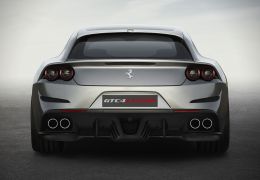 Conheça a Ferrari GTCL4Lusso T com 610 cv