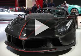 LaFerrari Aperta chama atenção no Salão de Paris