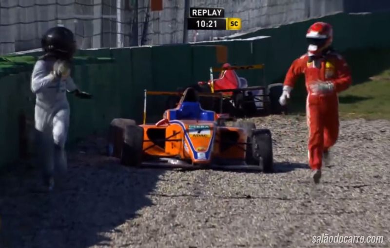 Piloto foge de rival depois de acidente na F4 alemã